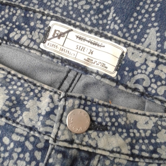 SOLD l High Waist Printed Bellbottom Jeans - Picture 4 of 5